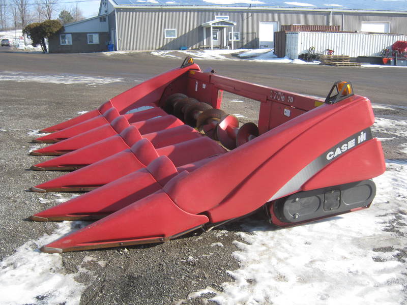 Combines & Harvesting Equipment  Case IH 2206 Corn Head  Photo